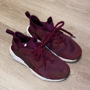 Nike Air Huarache Maroon 3Y Sneakers
